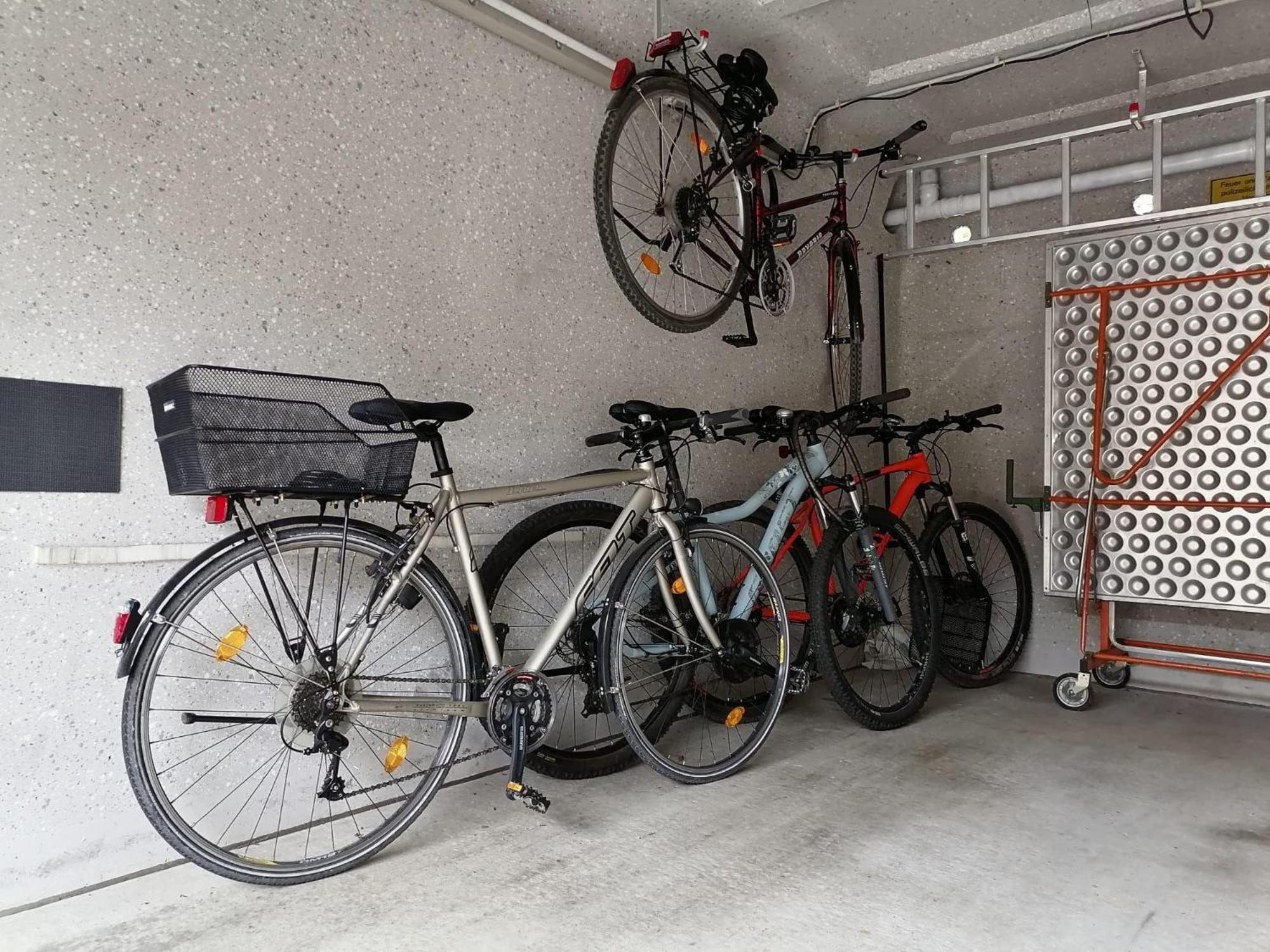 Elegant-Terraced-House-With-Bikes-Near-The-Lake-Children-At-Least-6-A-Old ชตาร์นแบร์ก ภายนอก รูปภาพ